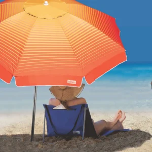 uarda-sol Cancun Tobee na cor amarelo fechado e compactado em posição vertical sobre fundo branco.
