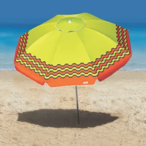 Guarda-sol de praia Tobee na cor verde-limão com bordas decoradas em ondas laranjas, aberto na areia fina com o mar ao fundo.