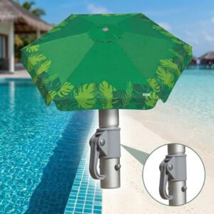 Ombrelone articulado de piscina grande Tobee, modelo Malibu Beach verde, aberto ao lado de uma piscina azul e cabana de resort. A imagem principal foca no mastro com o mecanismo de catraca e um inset circular detalha o sistema de fechamento