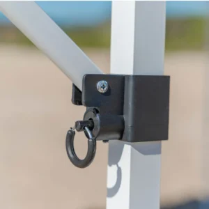 : Botão de trava rápida com argola metálica na haste de alumínio da Tenda Gazebo Tobee, garantindo montagem simples na Tenda Gazebo Flex 3 X 3m Dobrável Em Alumínio Uv50+ Tobee.