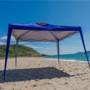 Estrutura metálica fechada do gazebo articulado e tenda sanfonada de praia Tobee